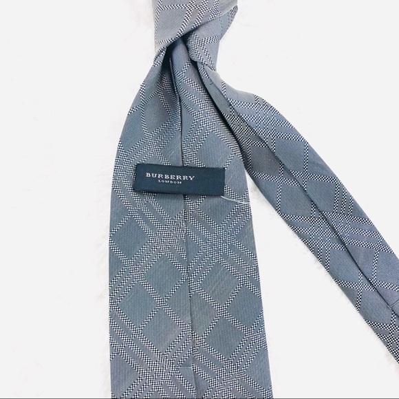 Burberry tie - Picture 3 of 4